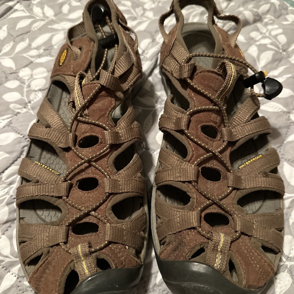 KEEN Womens Whisper Closed Toe Sandals SZ 10.5 Waterproof Leather Nylon Shoe